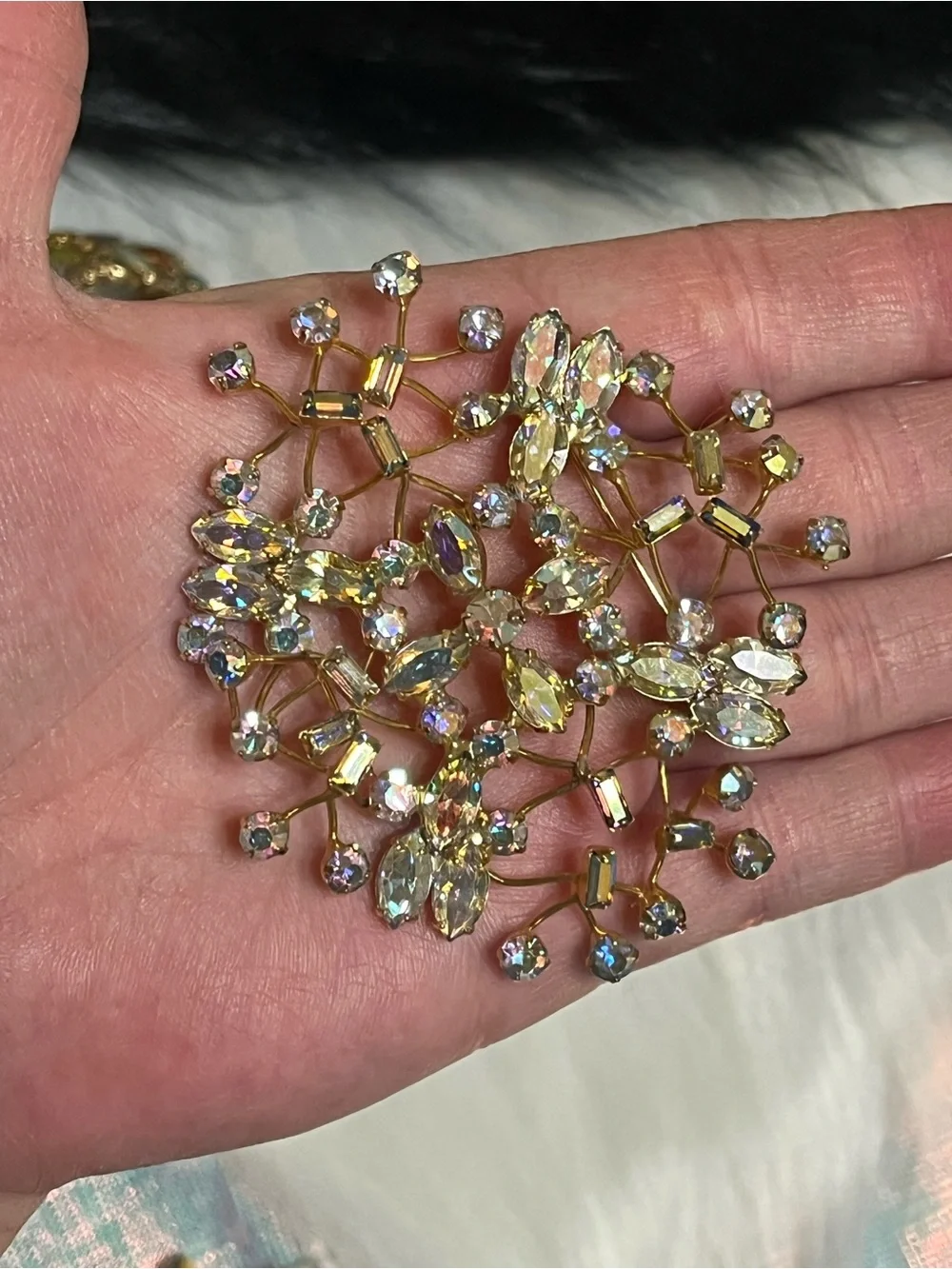 Vintage Sparkling Rhinestones Brooch